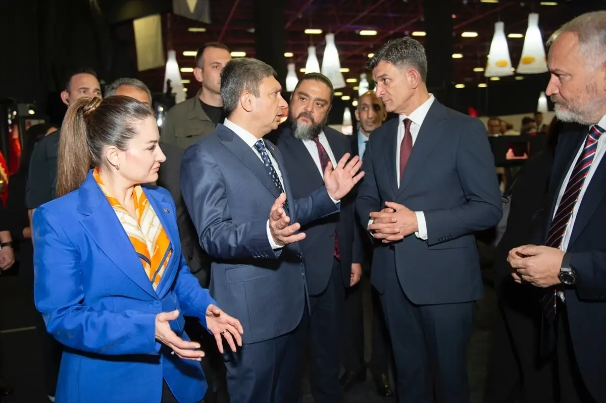 antalya turizm fuarinda sahnede bir dunya sergisi acildi OygiAkOy.jpg