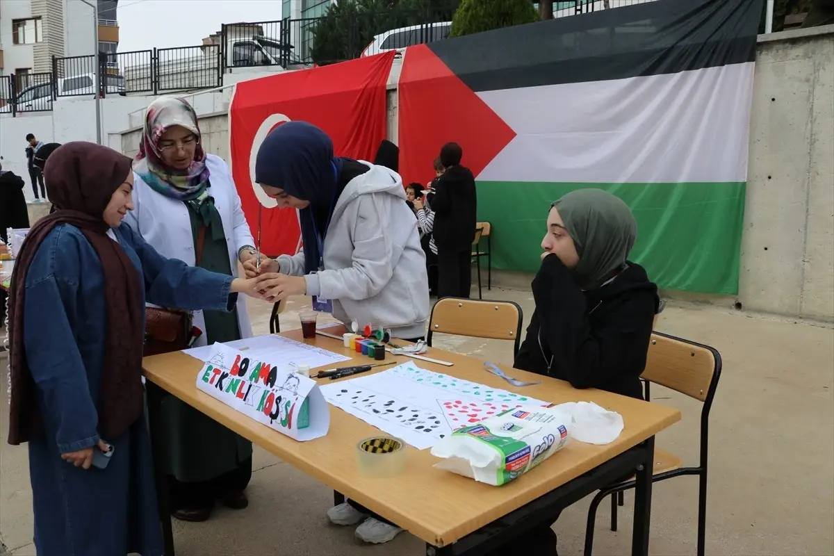 gazzeye destek kermesi duzenlendi RDVW8GBE.jpg