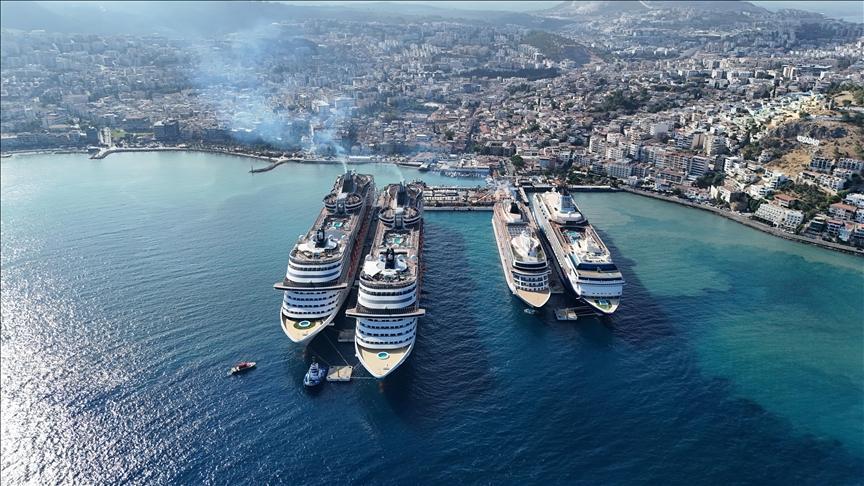 istanbulda kruvaziyer limanlarinda 410 binden fazla yolcu agirlandi 1lIeOZQj