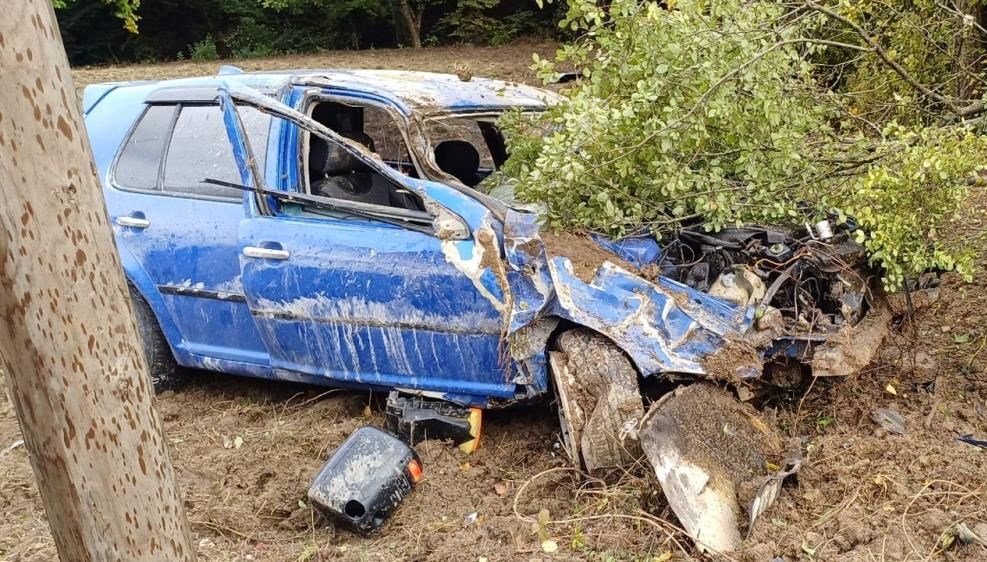 kontrolden cikan otomobil tarlaya uctu Y9A6iI8Y.jpg