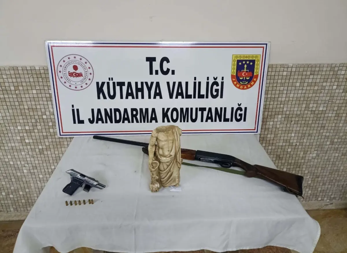 kutahyada antik asklepios heykeli ele gecirildi Lx5BBaj6.jpg