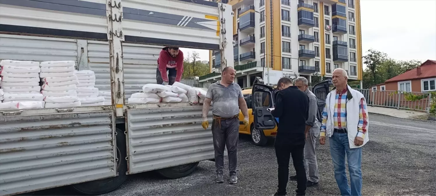 Eynesil’de Çiftçilere Tarım Kireci Dağıtıldı