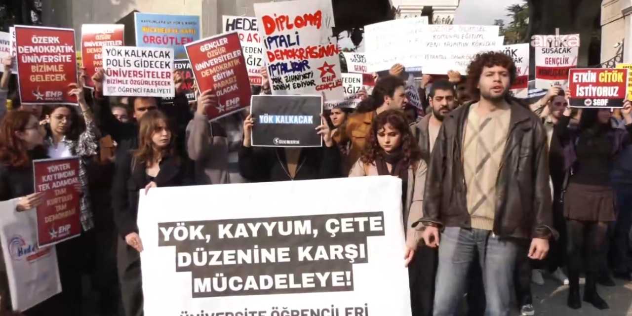 ogrencilerden beyazit meydaninda yok protestosu universitelerimiz kole yetistiren atolyelere donusmustur LdWS1Gw6.jpg