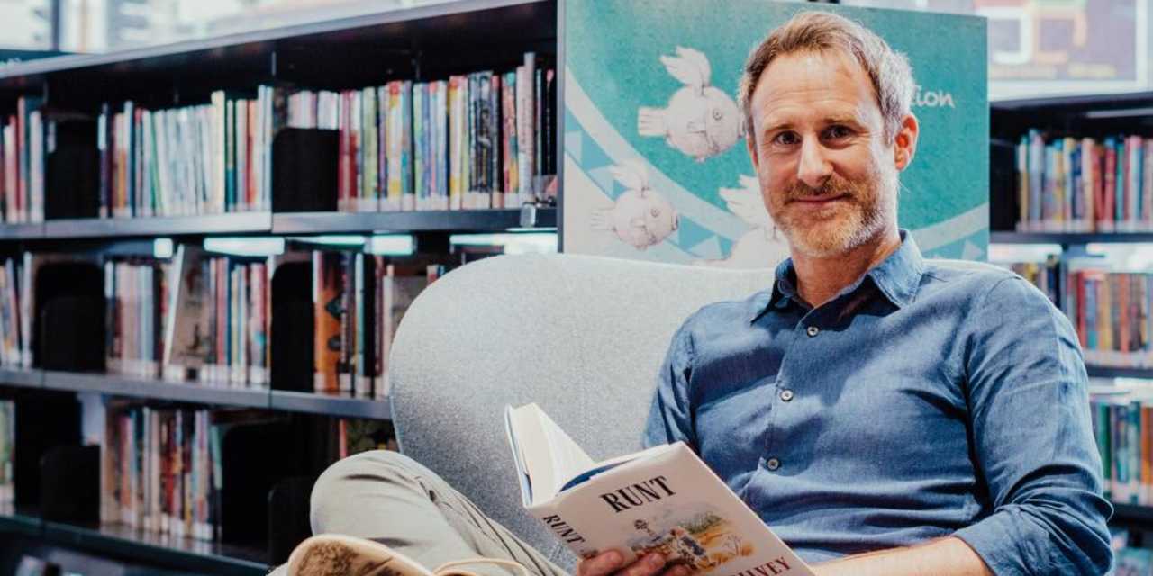 Ünlü yazar çocuk istismarı suçlamasıyla hakim karşısına çıktı