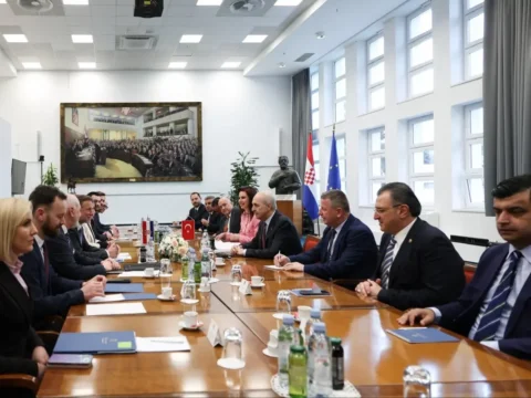 Numan Kurtulmuş, Hırvatistan’da Üç Deniz Zirvesi’nde Temaslar Gerçekleştirdi