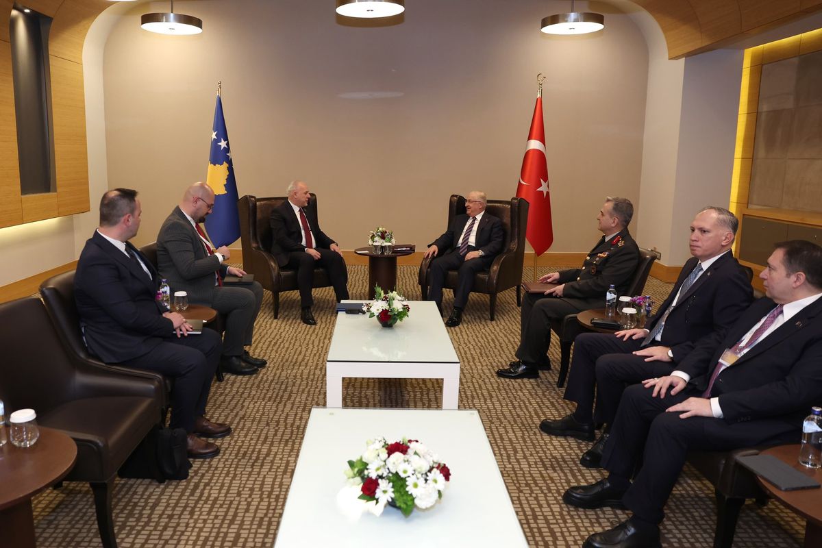 Bakan Güler, Kosova Başbakan Yardımcısı Damka ile Antalyada Bir Araya Geldi