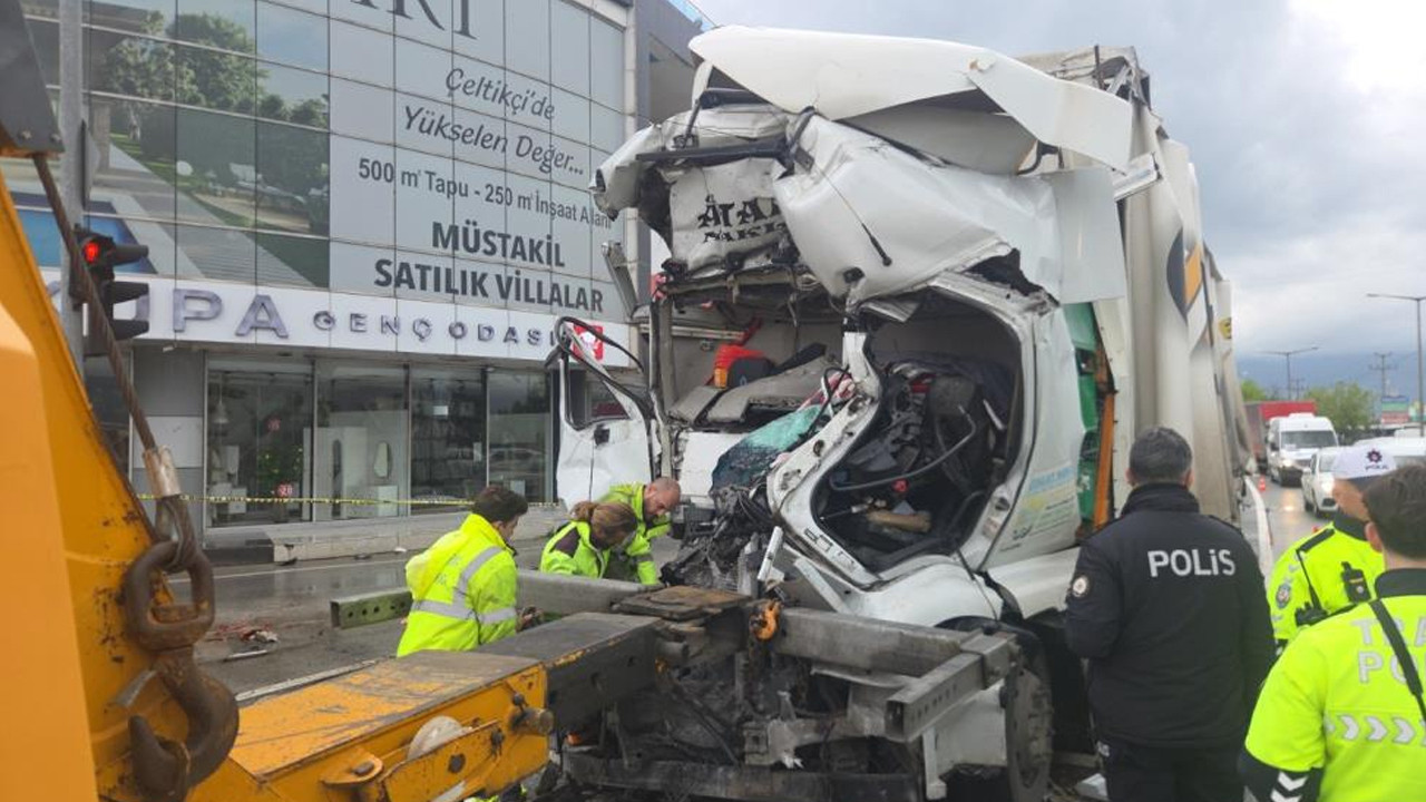 Yalova-Bursa Karayolu’nda Feci Kaza: Tır, Işıklarda Bekleyen Tankere Çarptı, 1 Kişi Hayatını Kaybetti