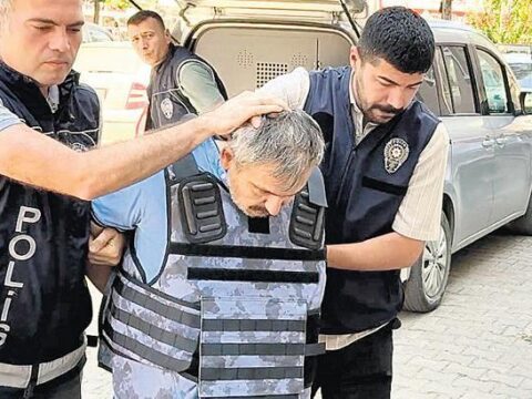 Birlikte yasadigi kadini oldurdu bG5alPYG